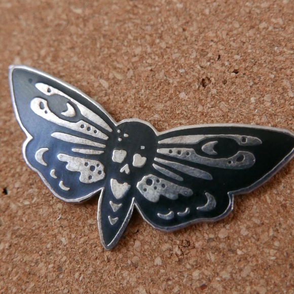 Skull Moth Enamel Pin - Picture 1 of 4